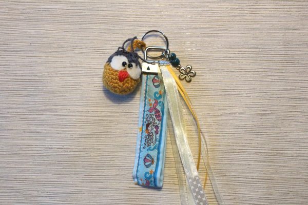 Sleutelhanger uiltje oker geel
